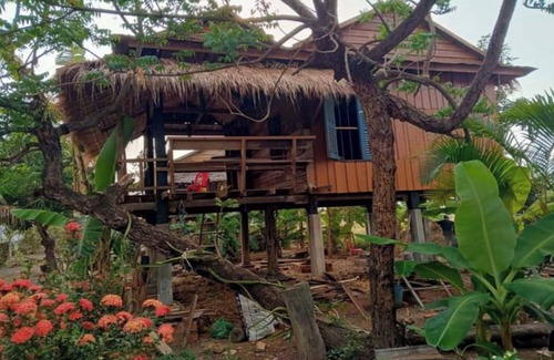 Banan Casa | Family Batcave Homestay