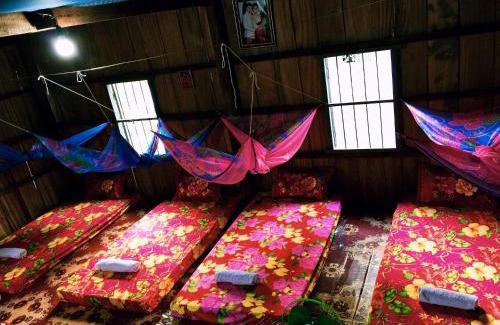 Banan Casa | Family Batcave Homestay