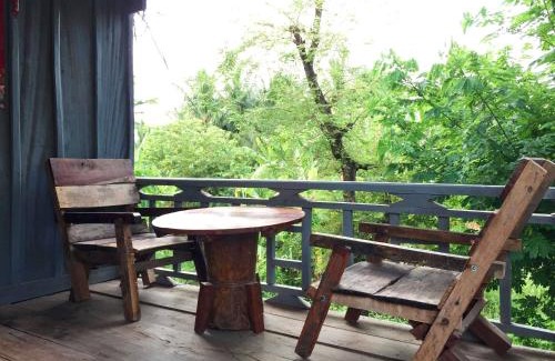 Banan Casa | Family Batcave Homestay