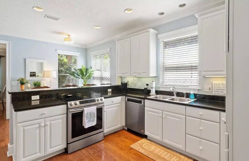Saint Simons Island Casa | Family Beach Home! Private Pool and Great Location! Welcome to Rivera Retreat ☀️
