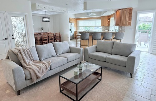 Oxnard Shores Casa | Family Beach House w\ ocean view & bonus office room