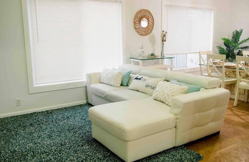 South Middle River Casa | Family Blue Home 6Beds&2Baths Olas Boulevard