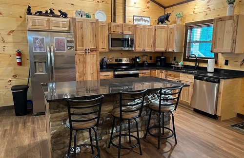 Sevierville Cabina | Family Cabin, Indoor Heated Pool Theater