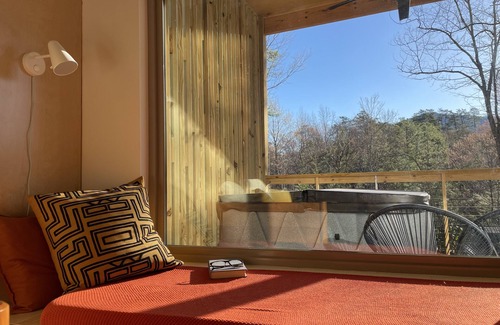 Wears Valley Cabina | Family Cabin w/Hot Tub/Mountain View/Firepit/Corn Hole/Arcade/Foosball/Secluded