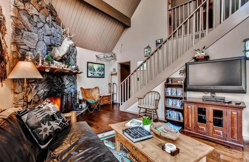 Lake Arrowhead Casa | Family Cabin with Game Room Near Hiking and Skiing!