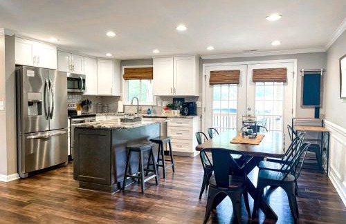 McAlpine Casa | Family Cabin with Outdoor Living Areas and Foosball Table in NC