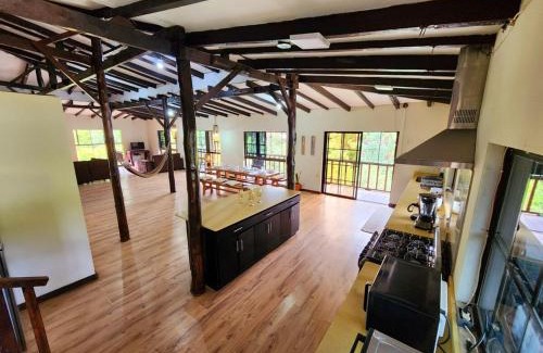 Ilobasco Apartamento | Family cabin with spectacular views CasaColibrí