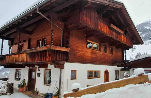 Inneralpbach Chalet De Esquí | Family Chalet with breath-taking mountain views. 5 minute walk to ski lift!