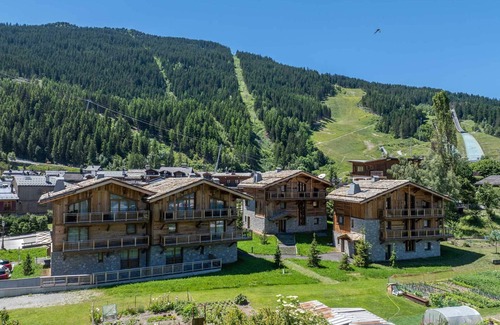 Le Praz Chalet De Esquí | Chalet familiar con spa y sauna cerca de las pistas en Courchevel