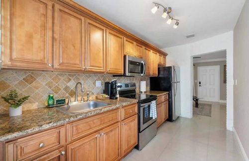 Lake Ridge Casa | Family Compound🏠Tiki Hut/Close to Beach👙King Beds🛏️No Pet Fee ❤️