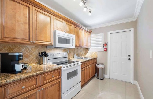 Lake Ridge Casa | Family Compound🏠Tiki Hut/Close to Beach👙King Beds🛏️No Pet Fee ❤️