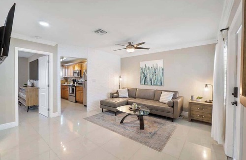 Lake Ridge Casa | Family Compound🏠Tiki Hut/Close to Beach👙King Beds🛏️No Pet Fee ❤️