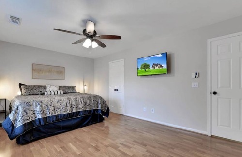 Barker Casa | Family*Corporate*Retreat* New Paint & Furniture