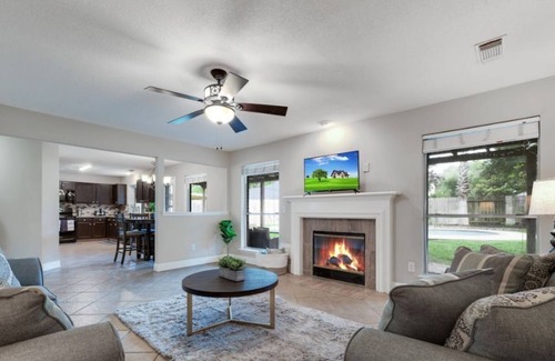 Barker Casa | Family*Corporate*Retreat* New Paint & Furniture