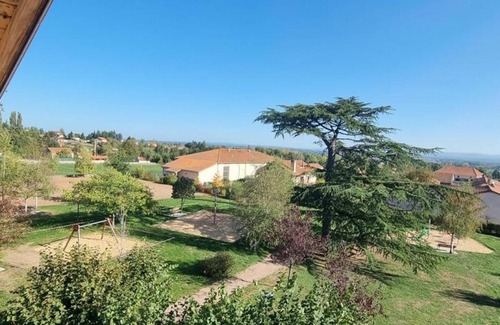 Saint-Andre-dʼApchon Cabaña | Gîte familiar con dormitorio, cerca del parque en St-André-d'Apchon