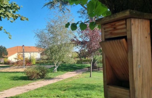 Saint-Andre-dʼApchon Cabaña | Gîte familiar con dormitorio, cerca del parque en St-André-d'Apchon