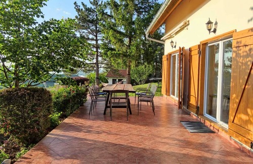 Petrovaradin Cabaña | Family cottage with Heated Pool & Vineyard views