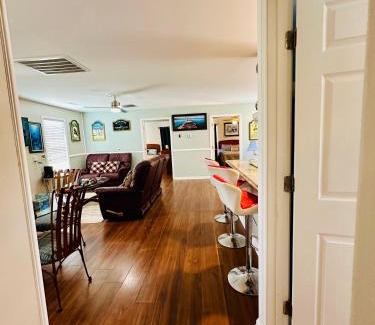Sea Breeze Casa | Family Cottage 1 mile to Carolina Beach