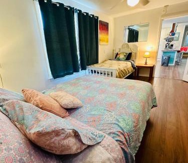 Sea Breeze Casa | Family Cottage 1 mile to Carolina Beach