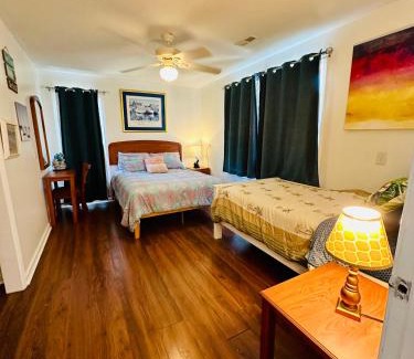Sea Breeze Casa | Family Cottage 1 mile to Carolina Beach