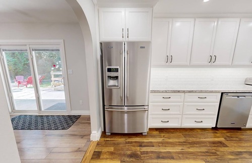 Lambton Shores Cabaña | Family Cottage | Games Room | Soft Tub | Bonfire