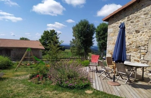 Riotord Cabaña | Casa Rural Familiar en Riotord con Jardín y Zona de Juegos