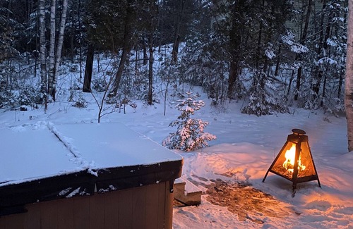Rawdon Cabaña | Family cottage remote work haven. Starlink. Ski hill, trails, and Nordic spa.