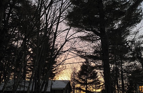 Rawdon Cabaña | Family cottage remote work haven. Starlink. Ski hill, trails, and Nordic spa.