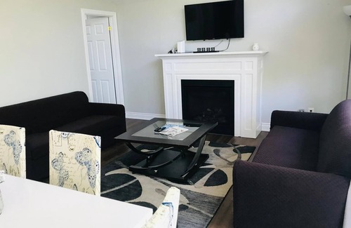 Wasaga Beach Cabaña | Family Cottage with 3BR/1B-Steps to Wasaga Beach!