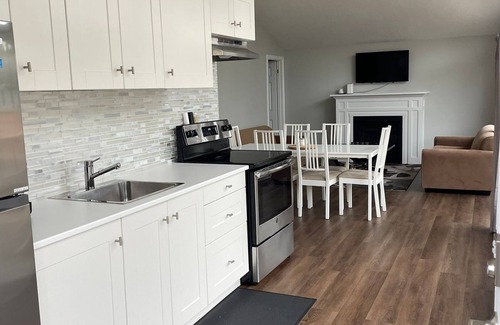 Wasaga Beach Cabaña | Family Cottage with 3BR/1B-Steps to Wasaga Beach!