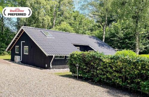 Arrild Ferieby Casa | Family Cottage with Terrace and Lawn