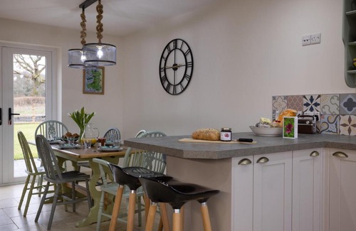 Llandovery Casa | Family Country Cottage with Stunning Mountain Views