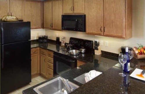 Gatlinburg Complejo | Family Escape Awaits at Holiday Inn Club Vacations Smoky Mountain Resort- 2 Bd.