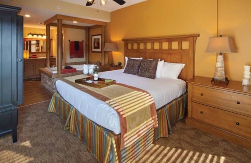 Gatlinburg Complejo | Family Escape Awaits at Holiday Inn Club Vacations Smoky Mountain Resort- 2 Bd.