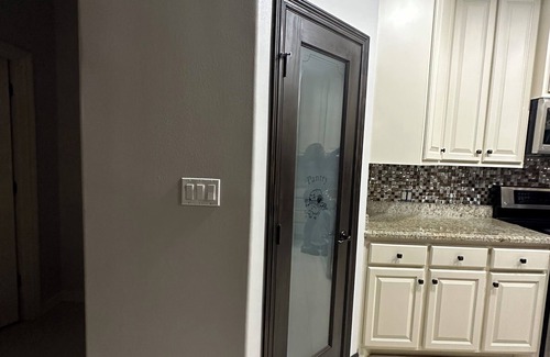 Brownsville Casa | Family Escape Home w/playground 5 minutes from shopping centers & restaurants