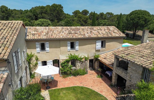 Mondragon Casa | Family estate with large park and swimming pool