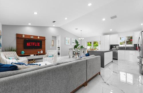 Homestead Casa | Family Favorite- Heated Pool, 2 Kings, Everglades