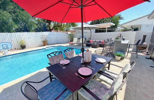 Homestead Casa | Family Favorite- Heated Pool, 2 Kings, Everglades
