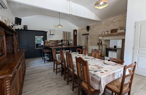 Magnac-Lavalette-Villars Cabaña | Casa Familiar con Piscina Privada y Gran Jardín