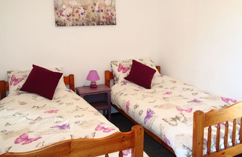 St Denis de Gastines Cabaña | Casa rural con piscina climatizada.