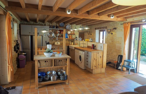 Saint-Georges-des-Agouts Casa | Casa familiar con gran piscina infinita climatizada, vistas espectaculares y más