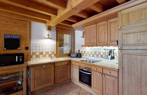 Le Tour Chalet De Esquí | Family-friendly ski to the door Chalet with Sauna