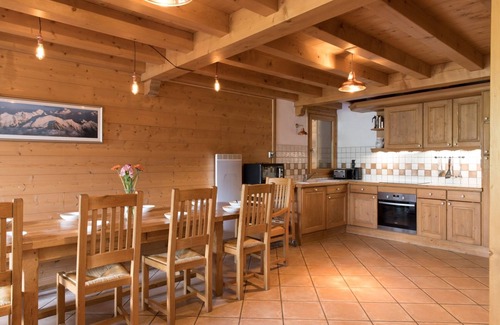 Le Tour Chalet De Esquí | Family-friendly ski to the door Chalet with Sauna