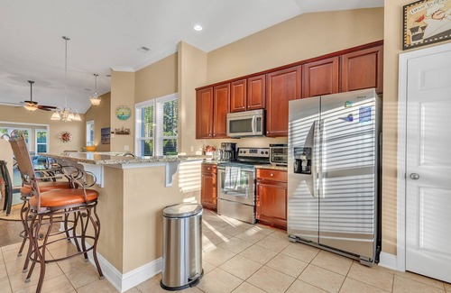 North Myrtle Beach Casa | Family friendly spacious Barefoot townhome w/ neighborhood pool & 4 golf courses
