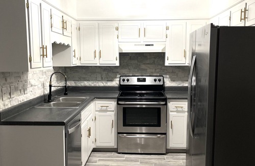 Clarksville Casa | Family/Friend/casino getaway⭐️sleeps 9🐕Pet friendly,3 miles to I24 /post ⭐️hot tub