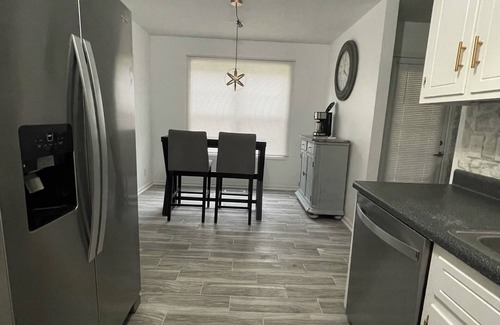 Clarksville Casa | Family/Friend/casino getaway⭐️sleeps 9🐕Pet friendly,3 miles to I24 /post ⭐️hot tub