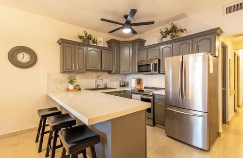 San Jose del Cabo Condominio | Family Friendly Las Olas Oceanfront Remodeled 2BR Steps to Surf, Sand & Dining!