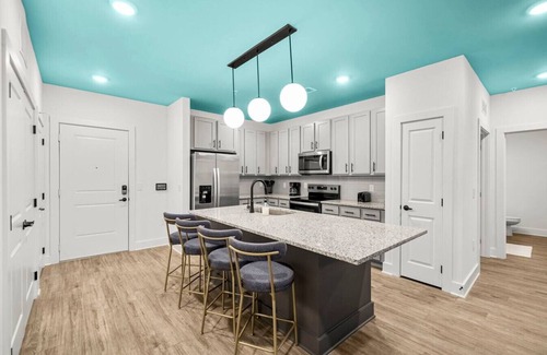 Upper Grand Lagoon Apartamento | Family-Friendly Poolside Getaway 3BR near PCB