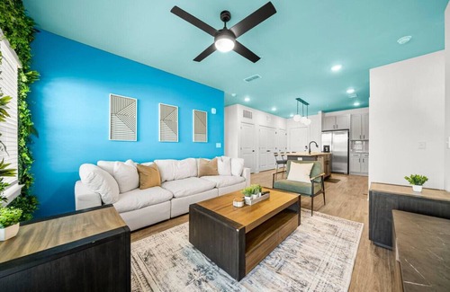 Upper Grand Lagoon Apartamento | Family-Friendly Poolside Getaway 3BR near PCB