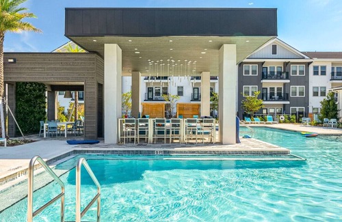 Upper Grand Lagoon Apartamento | Family-Friendly Poolside Getaway 3BR near PCB
